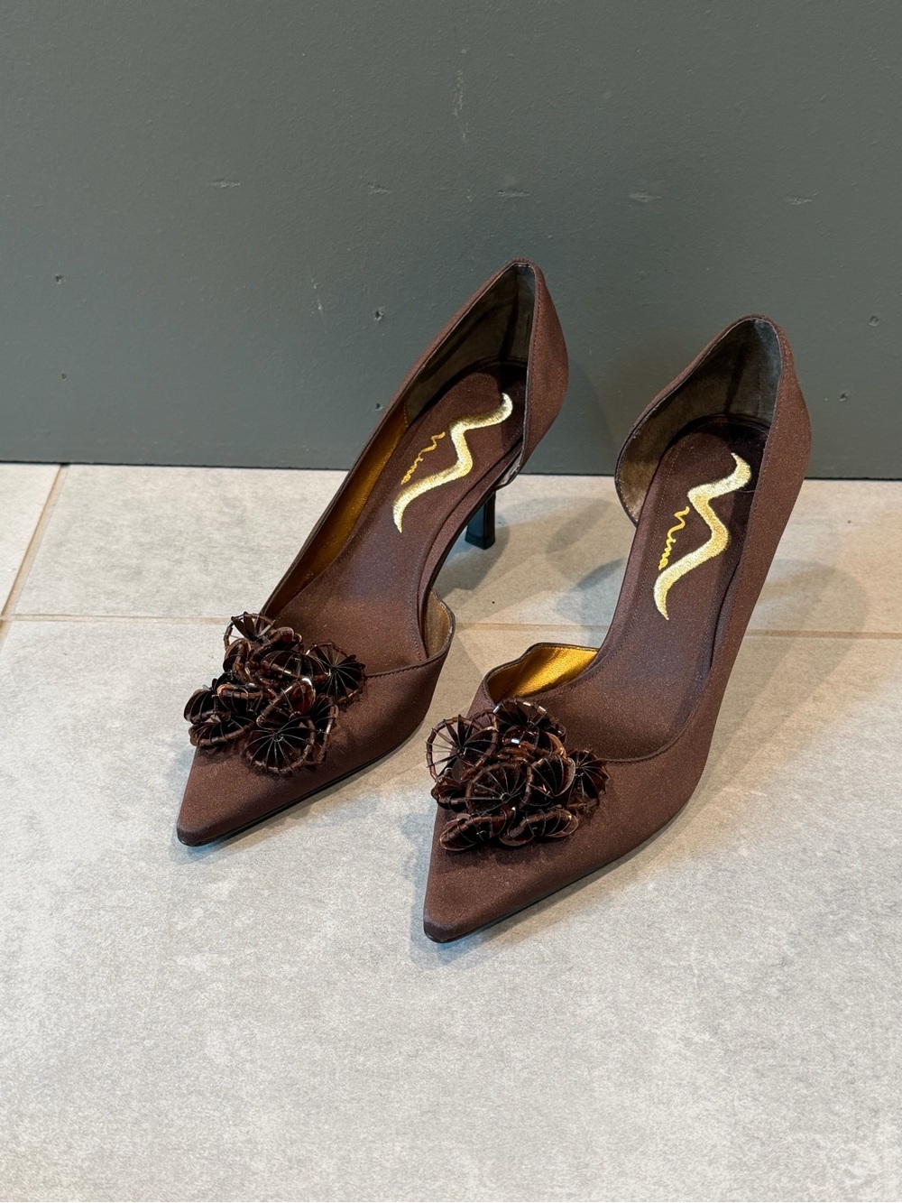 Nina Brown Satin Pointed-Toe Floral Beaded Women's Pumps 7.5 NWOT - Picture 3 of 17